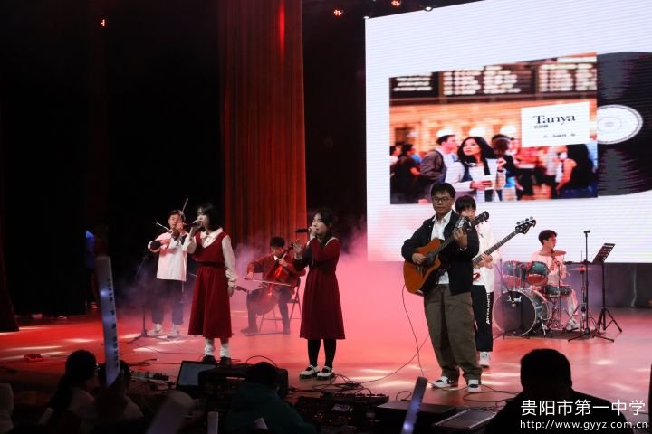 图8《红色高跟鞋》.jpg