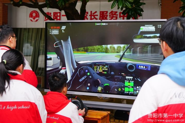 图16赛车社嘉年华现场.jpg