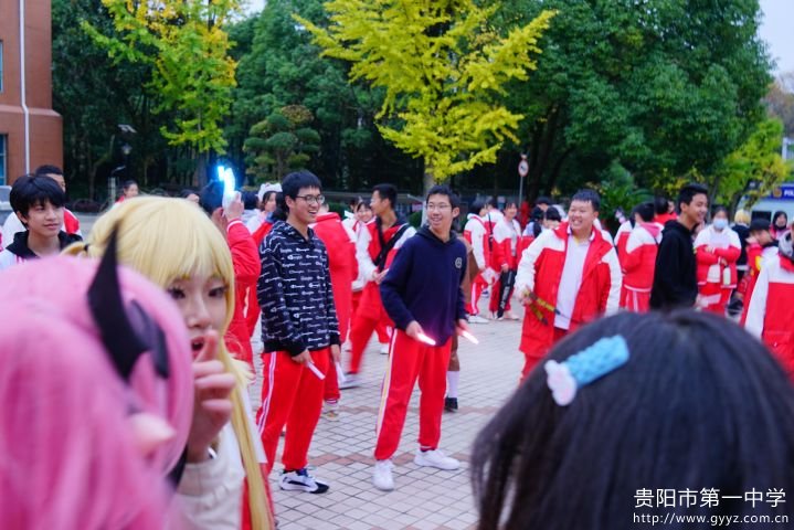 图20嘉年华现场 .jpg