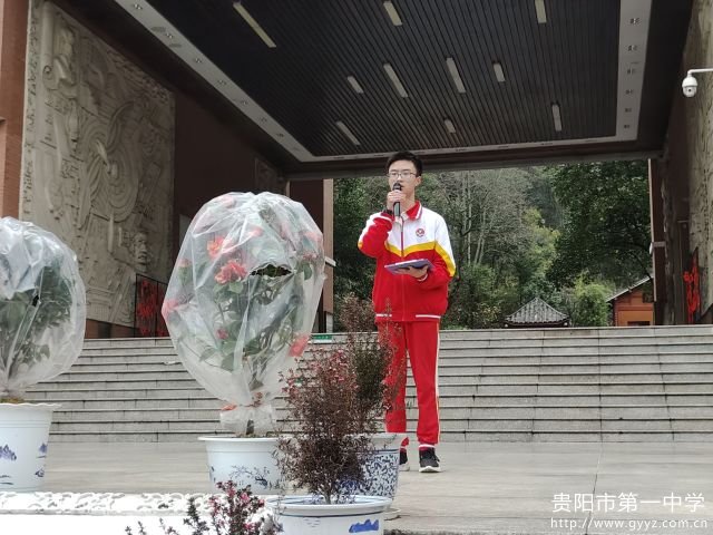 2高三年级优秀学生代表邱禹涞同学发言.jpg