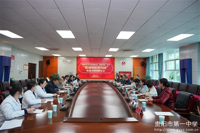 图2 座谈会现场.jpg