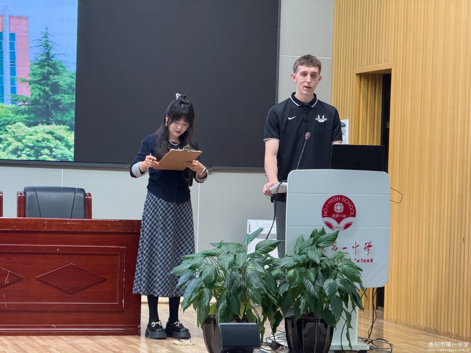 图4美方学生代表Aaron Malone分享；常建荣老师翻译.jpg