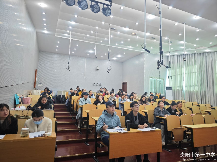 图3 老师们认真聆听.png